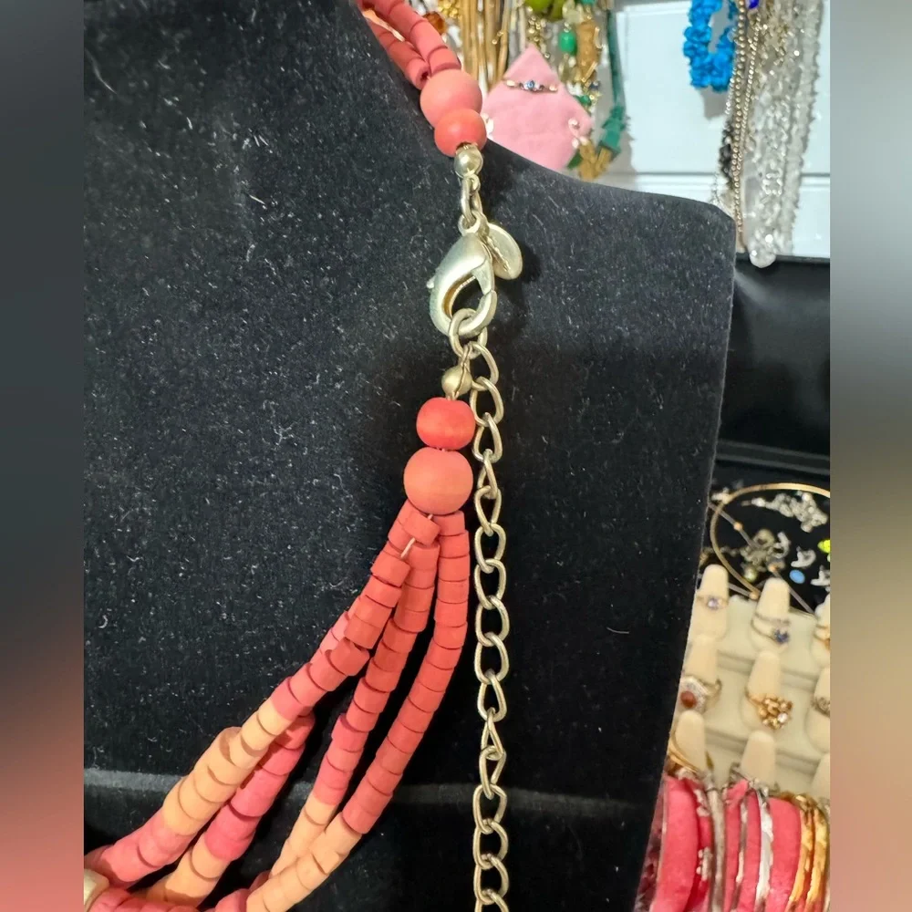 Chico’s Layered Salmon, Cream, Peach & Gold Wooden Beaded Charm Short Necklace - Picture 2 of 4